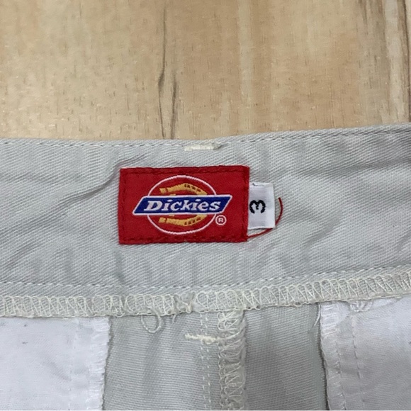Dickies Khaki Shorts, Size 3 - Picture 2 of 8